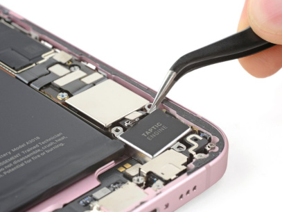 Замена вибромотора iPhone 15 Plus Замена вибромотора iPhone 15 Plus