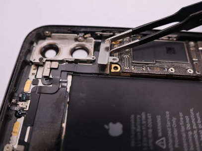 Замена антенны Wi-Fi / GSM iPhone 11 Pro Замена антенны Wi-Fi / GSM iPhone 11 Pro