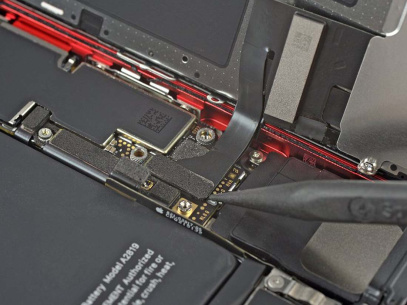 Замена нижнего микрофона iPhone SE 2022 Замена нижнего микрофона iPhone SE 2022