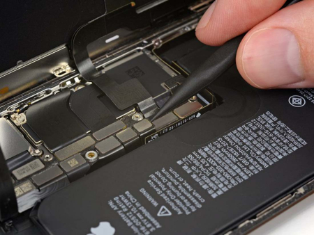 Ремонт материнской платы iPhone XR Ремонт материнской платы iPhone XR