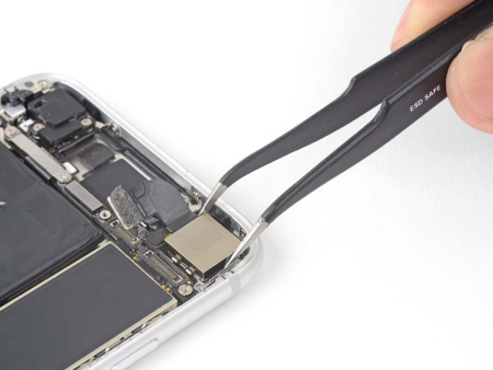 Замена верхнего шлейфа iPhone SE 2020 (боковые кнопки) Замена верхнего шлейфа iPhone SE 2020 (боковые кнопки)