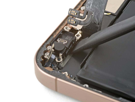 Замена нижнего динамика iPhone 16 Pro Замена нижнего динамика iPhone 16 Pro