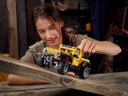 Конструктор LEGO Technic "Jeep Wrangler" (42122) Конструктор LEGO Technic "Jeep Wrangler" (42122)