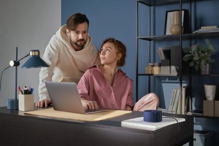 Умная колонка Яндекс Станция Мини (с часами) Красный гранат