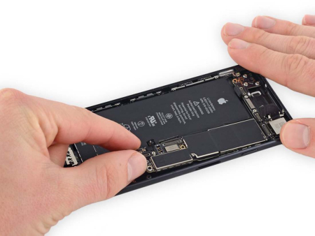 Ремонт материнской платы iPhone 7 Ремонт материнской платы iPhone 7