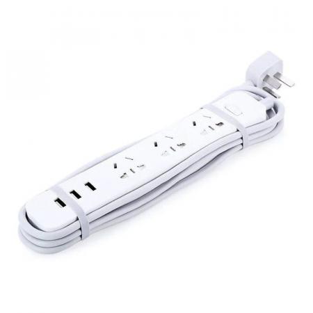Удлинитель Xiaomi Mi Power Strip 3, 1,8 м, 10А / 2500 Вт, 3 розетки (XMCXB01QM) Белый Удлинитель Xiaomi Mi Power Strip 3, 1,8 м, 10А / 2500 Вт, 3 розетки (XMCXB01QM) Белый