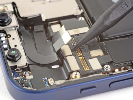 Перепайка микросхемы и устранение ошибки дисплея iPhone 12 Pro Max Перепайка микросхемы и устранение ошибки дисплея iPhone 12 Pro Max