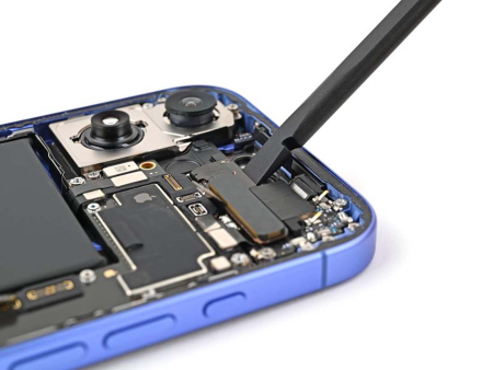 Ремонт материнской платы iPhone 16 Ремонт материнской платы iPhone 16