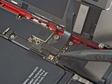 Замена верхнего динамика iPhone SE 2022 Замена верхнего динамика iPhone SE 2022