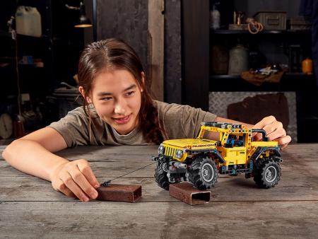 Конструктор LEGO Technic "Jeep Wrangler" (42122) Конструктор LEGO Technic "Jeep Wrangler" (42122)