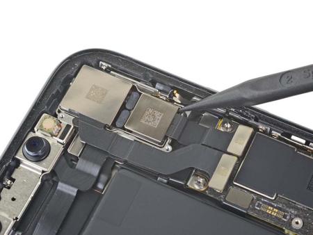 Перепайка микросхемы и устранение ошибки дисплея iPhone 11 Перепайка микросхемы и устранение ошибки дисплея iPhone 11