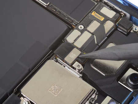 Замена вибромотора iPhone 13 mini Замена вибромотора iPhone 13 mini